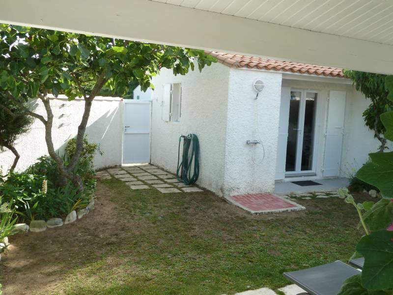 Photo 8 : JARDIN d'une maison située à Sainte-Marie, île de Ré.