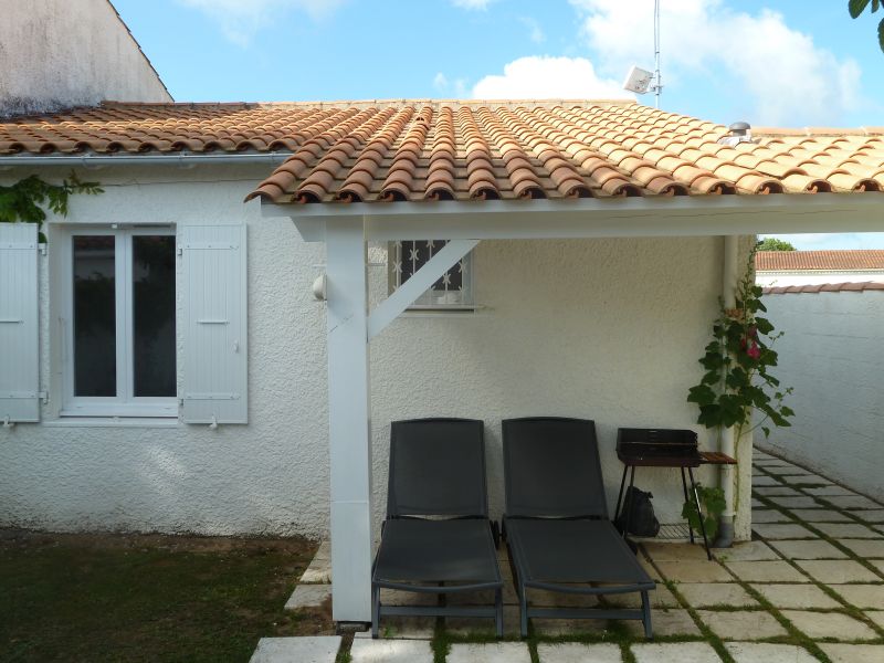 Photo 9 : TERRASSE d'une maison située à Sainte-Marie, île de Ré.