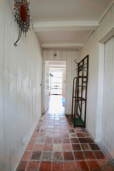 Photo 12 : ENTREE d'une maison située à Saint-Martin-de-Ré, île de Ré.