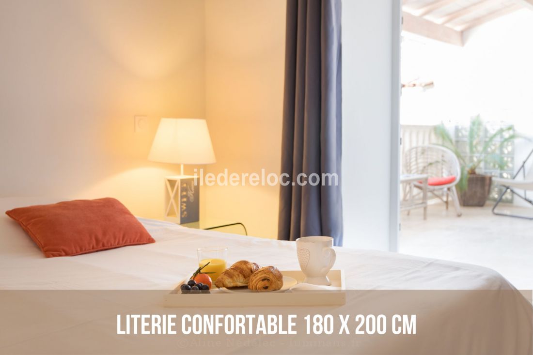 Photo 4 : CHAMBRE d'une maison située à La Couarde-sur-mer, île de Ré.