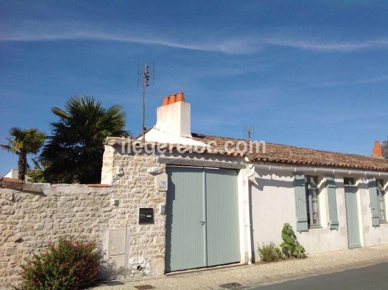 Photo 10 : EXTERIEUR d'une maison située à Sainte-Marie-de-Ré, île de Ré.