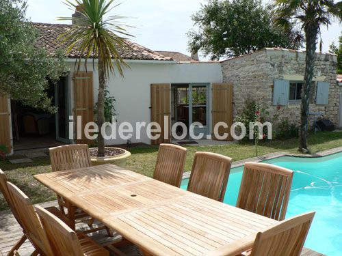 Photo 2 : TERRASSE d'une maison située à Sainte-Marie-de-Ré, île de Ré.