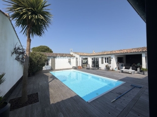 Ile de R&eacute;:Maison avec piscine Île de ré 8000€ la quinzaine. 