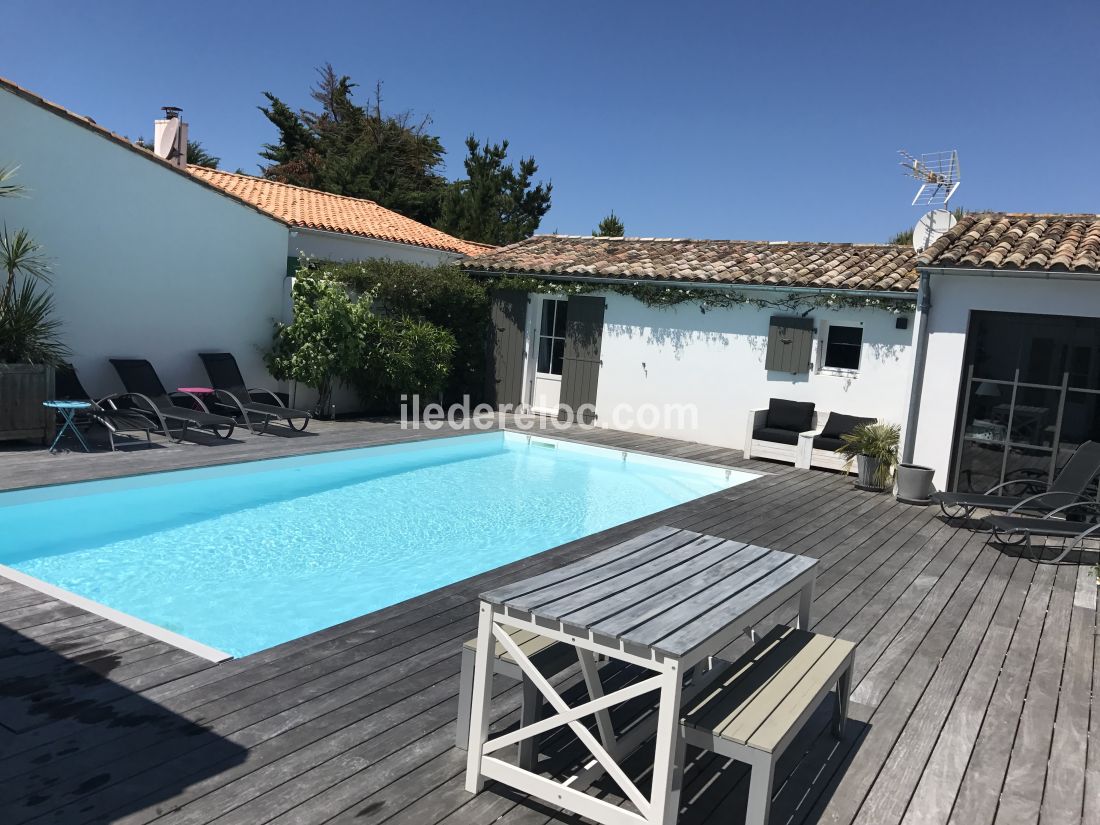 Photo 1 : PISCINE d'une maison située à Saint-Clément-des-Baleines, île de Ré.