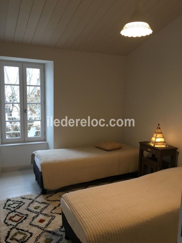 Photo 14 : CHAMBRE d'une maison située à Loix, île de Ré.