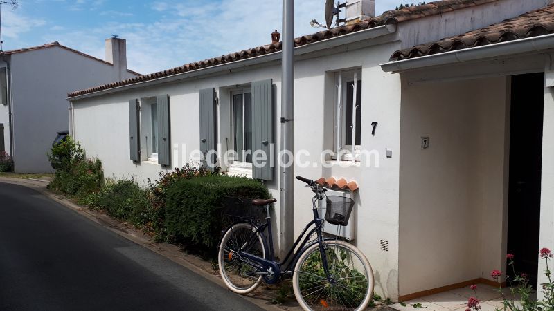 Photo 1 : EXTERIEUR d'une maison située à Le Bois-Plage-en-Ré, île de Ré.