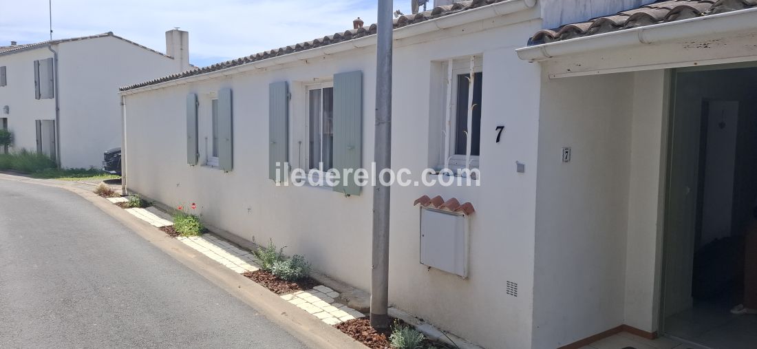 Photo 5 : EXTERIEUR d'une maison située à Le Bois-Plage-en-Ré, île de Ré.