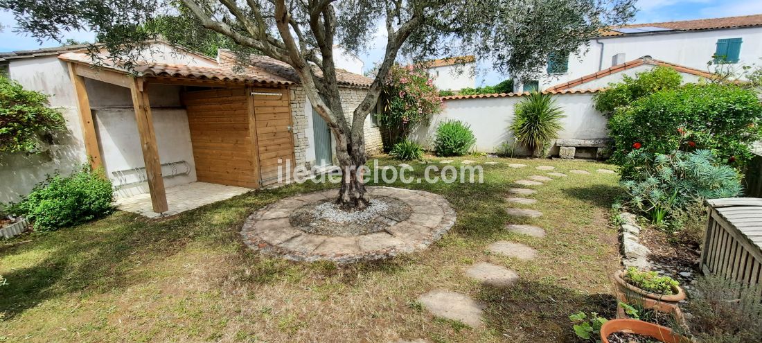 Photo 15 : JARDIN d'une maison située à Le Bois-Plage-en-Ré, île de Ré.
