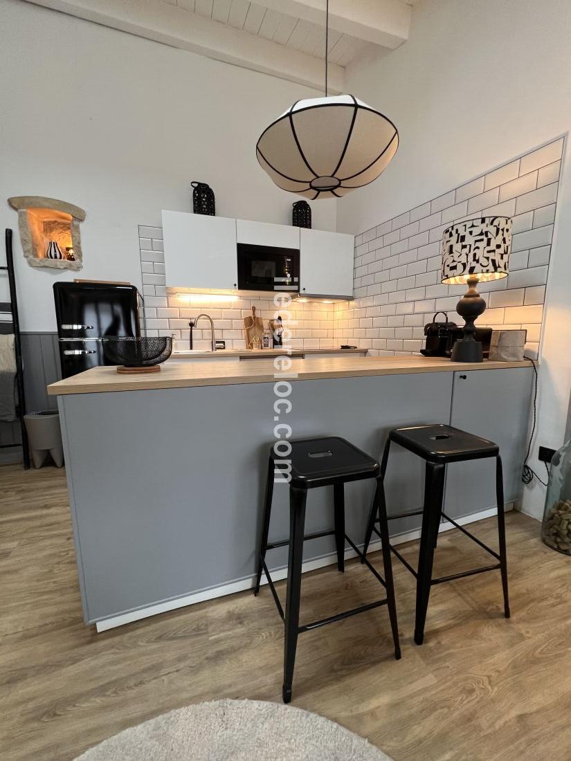 Photo 7 : CUISINE d'une maison situ&eacute;e &agrave; La Couarde-sur-mer, &icirc;le de R&eacute;.