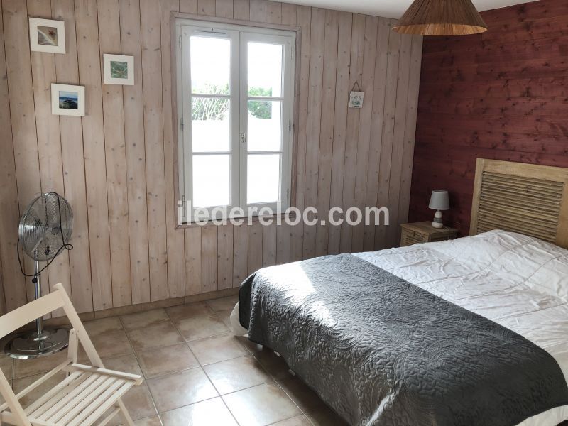 Photo 9 : CHAMBRE d'une maison située à Le Bois-Plage-en-Ré, île de Ré.