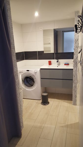 Photo 5 : SALLEDEBAIN d'une maison située à Loix, île de Ré.