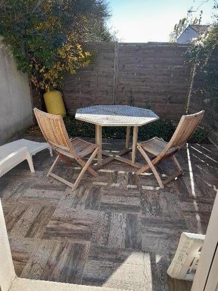 Photo 10 : TERRASSE d'une maison située à Loix, île de Ré.