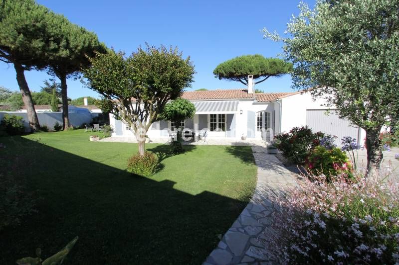 Photo 2 : EXTERIEUR d'une maison située à Le Bois-Plage-en-Ré, île de Ré.