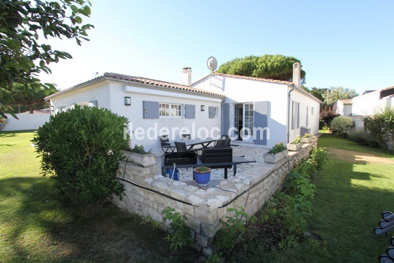 Photo 8 : EXTERIEUR d'une maison située à Le Bois-Plage-en-Ré, île de Ré.