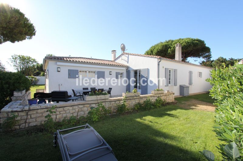 Photo 10 : EXTERIEUR d'une maison située à Le Bois-Plage-en-Ré, île de Ré.