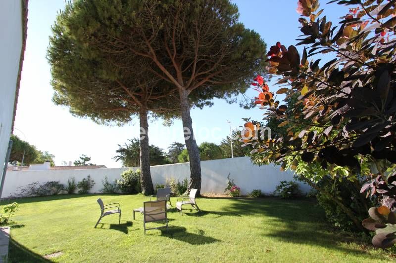 Photo 7 : EXTERIEUR d'une maison située à Le Bois-Plage-en-Ré, île de Ré.