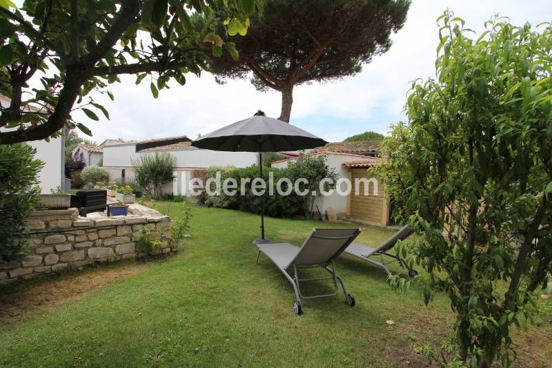 Photo 12 : JARDIN d'une maison située à Le Bois-Plage-en-Ré, île de Ré.