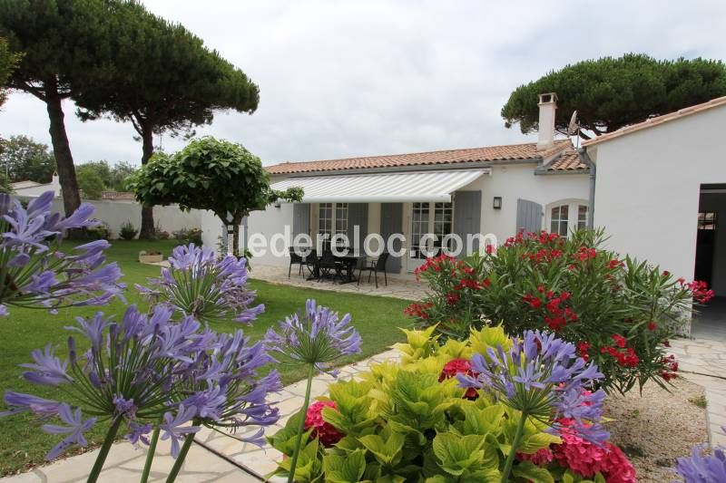 Photo 5 : TERRASSE d'une maison située à Le Bois-Plage-en-Ré, île de Ré.