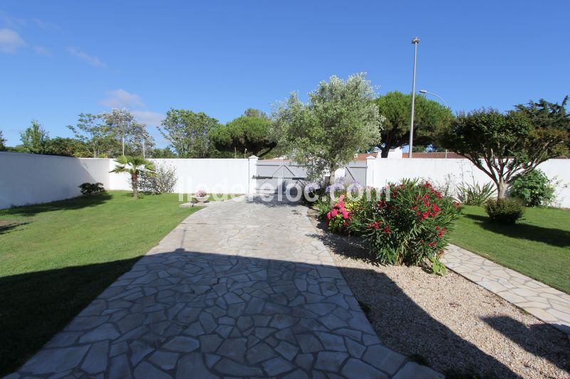 Photo 6 : JARDIN d'une maison située à Le Bois-Plage-en-Ré, île de Ré.