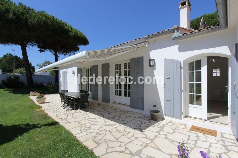 Photo 4 : TERRASSE d'une maison située à Le Bois-Plage-en-Ré, île de Ré.