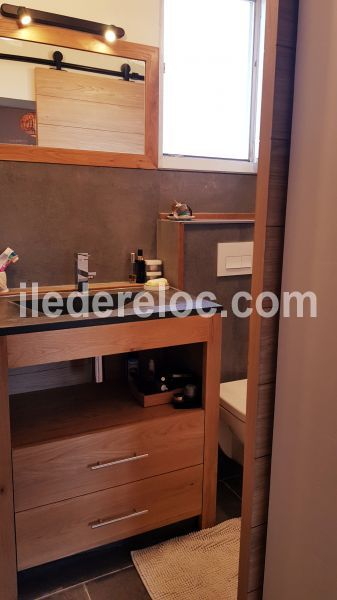 Photo 39 : SALLEDEBAIN d'une maison située à La Couarde-sur-mer, île de Ré.