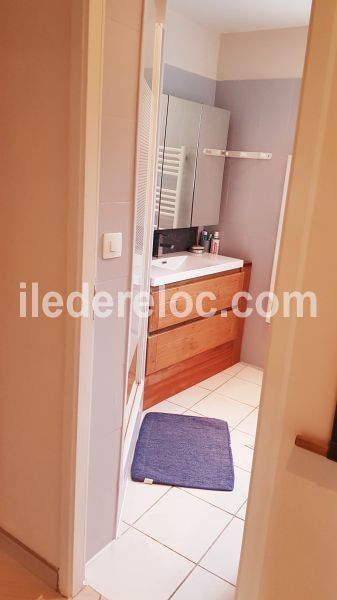 Photo 34 : SALLEDEBAIN d'une maison située à La Couarde-sur-mer, île de Ré.