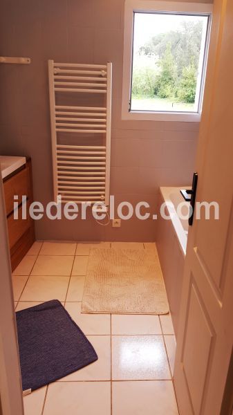 Photo 35 : SALLEDEBAIN d'une maison située à La Couarde-sur-mer, île de Ré.