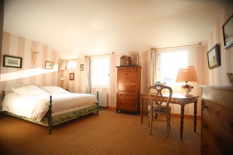 Photo 11 : CHAMBRE d'une maison située à Loix, île de Ré.