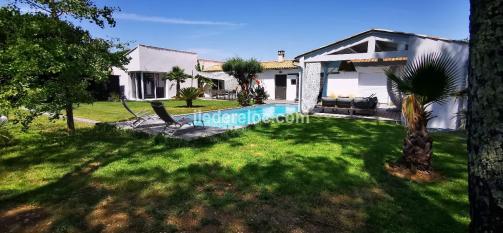 Ile de Ré:Villa  grenettes plage à pied piscine chauffée spa sauna 