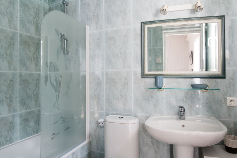 Photo 18 : SALLEDEBAIN d'une maison située à Le Bois-Plage-en-Ré, île de Ré.