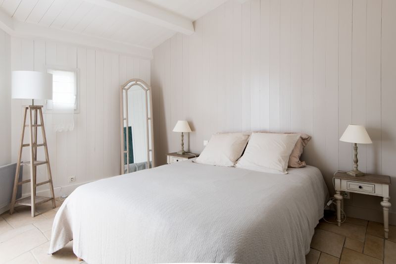 Photo 12 : CHAMBRE d'une maison située à Le Bois-Plage-en-Ré, île de Ré.