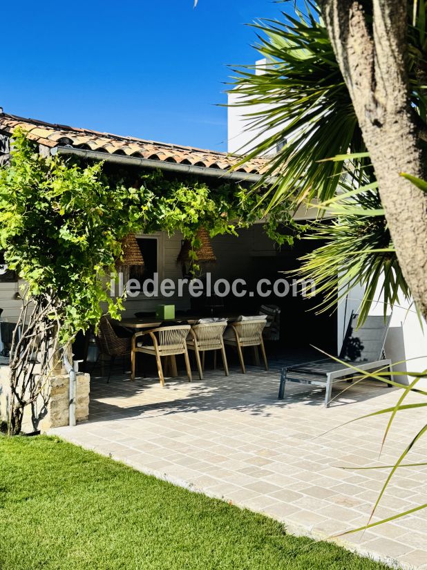 Photo 15 : JARDIN d'une maison situ&eacute;e &agrave; Saint-Martin-de-R&eacute;, &icirc;le de R&eacute;.
