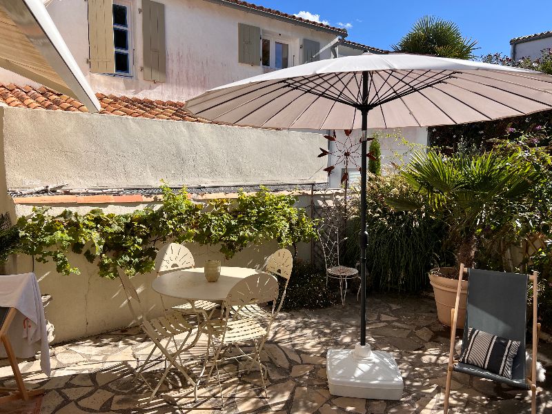 Photo 13 : TERRASSE d'une maison située à Saint-Martin-de-Ré, île de Ré.