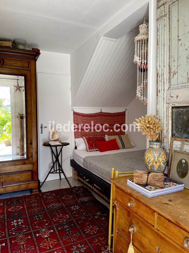 Photo 10 : CHAMBRE d'une maison située à Saint-Martin-de-Ré, île de Ré.