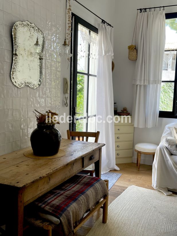 Photo 5 : SEJOUR d'une maison située à Saint-Martin-de-Ré, île de Ré.