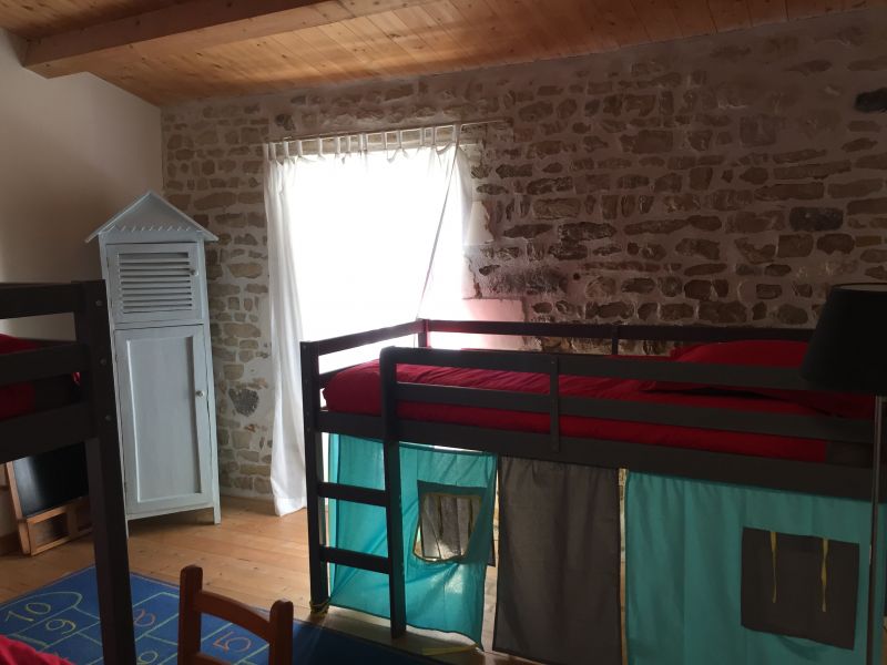 Photo 11 : CHAMBRE d'une maison située à Saint-Martin-de-Ré, île de Ré.