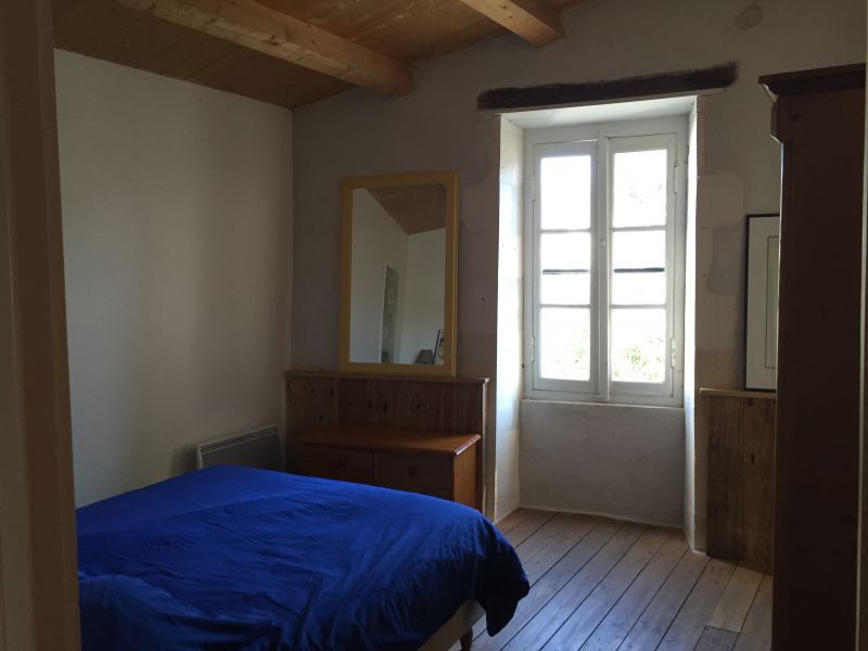 Photo 10 : CHAMBRE d'une maison située à Saint-Martin-de-Ré, île de Ré.