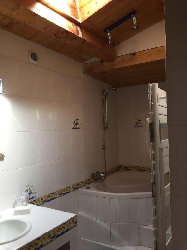 Photo 13 : SALLEDEBAIN d'une maison située à Saint-Martin-de-Ré, île de Ré.