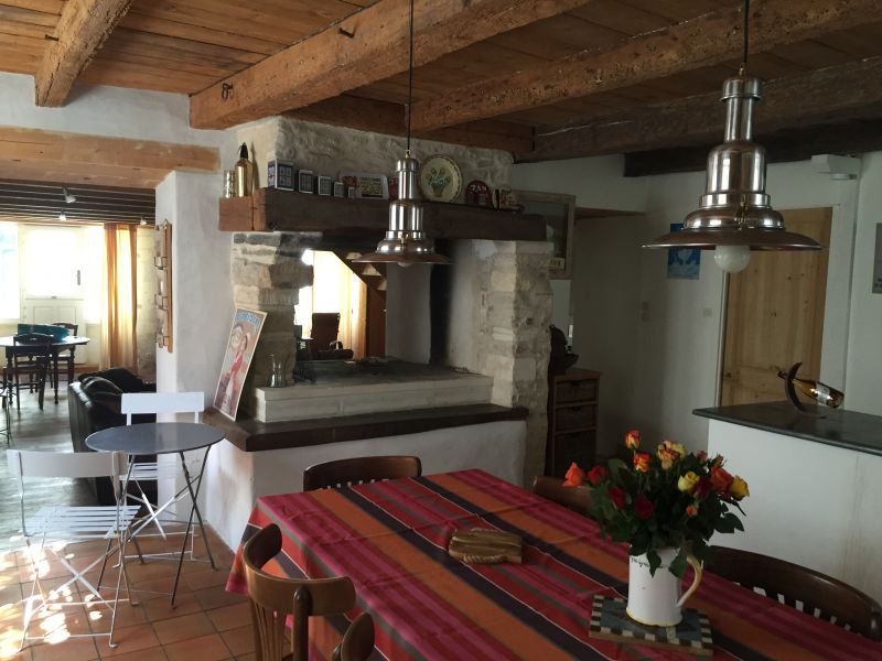 Photo 7 : CUISINE d'une maison située à Saint-Martin-de-Ré, île de Ré.