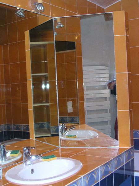 Photo 12 : SALLEDEBAIN d'une maison située à Saint-Martin-de-Ré, île de Ré.