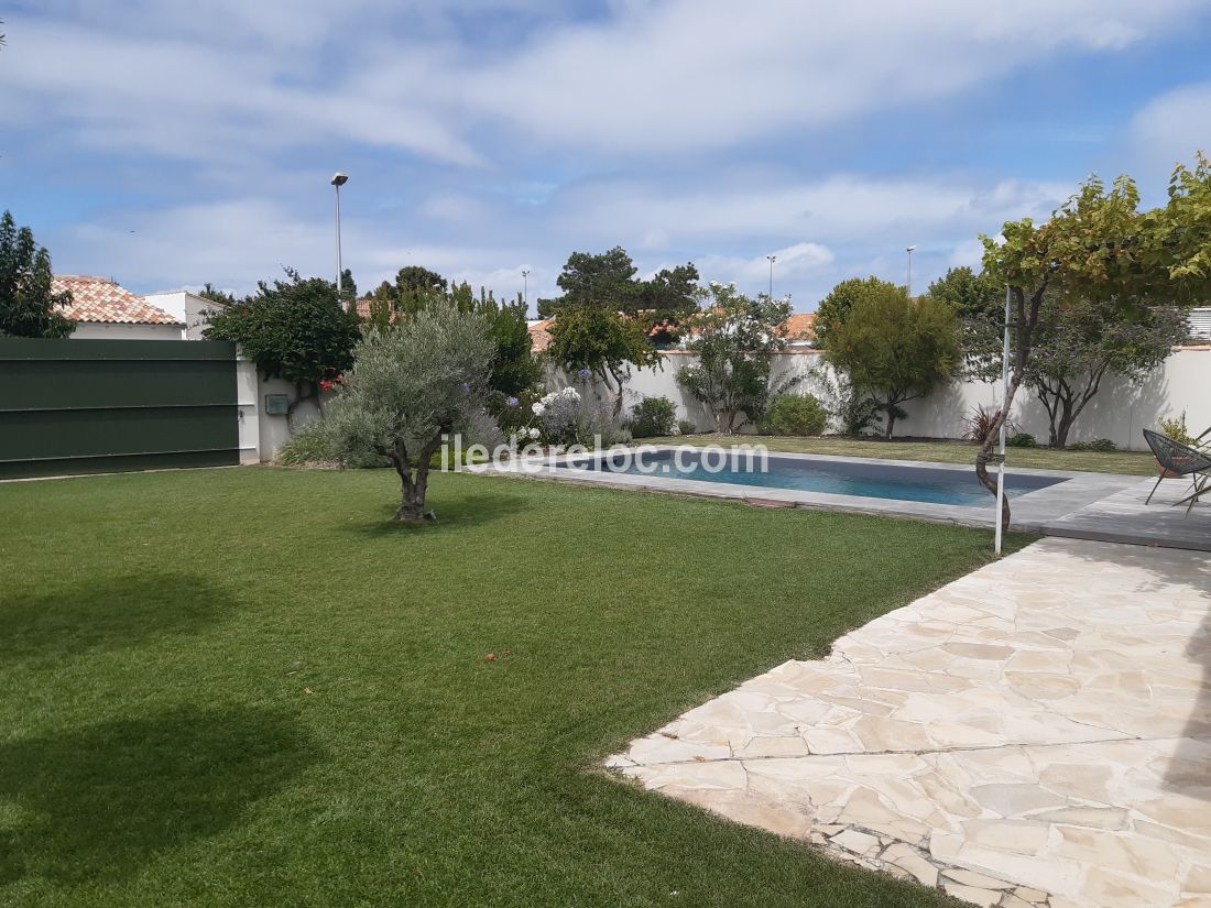 Photo 7 : JARDIN d'une maison située à Sainte-Marie-de-Ré, île de Ré.