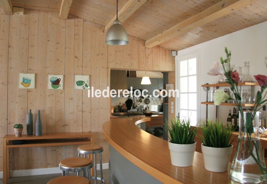 Photo 7 : CUISINE d'une maison située à Sainte-Marie-de-Ré, île de Ré.