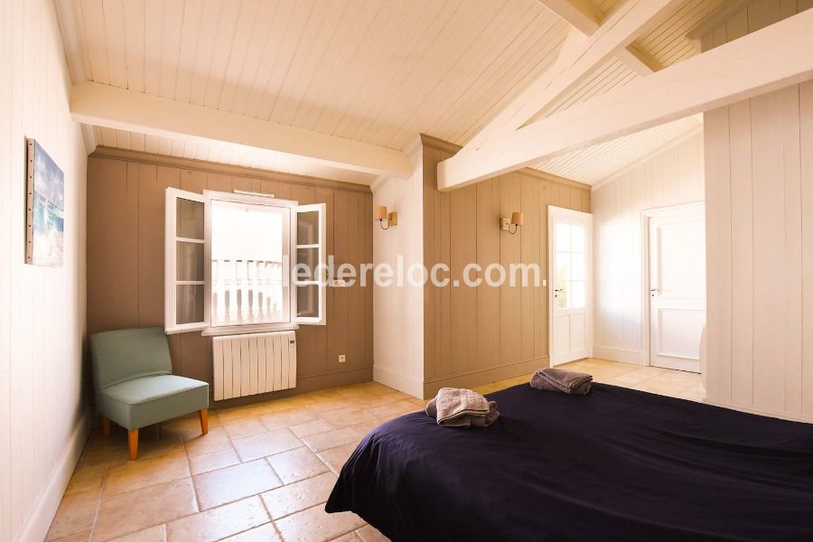 Photo 51 : CHAMBRE d'une maison située à Sainte-Marie, île de Ré.