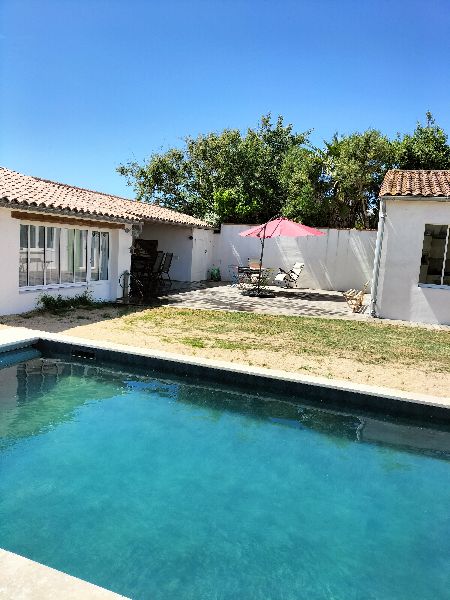 Photo 1 : PISCINE d'une maison située à Saint-Clément-des-Baleines, île de Ré.