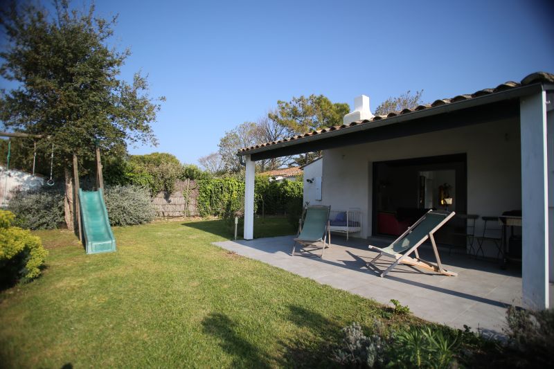 Photo 1 : JARDIN d'une maison située à Loix, île de Ré.