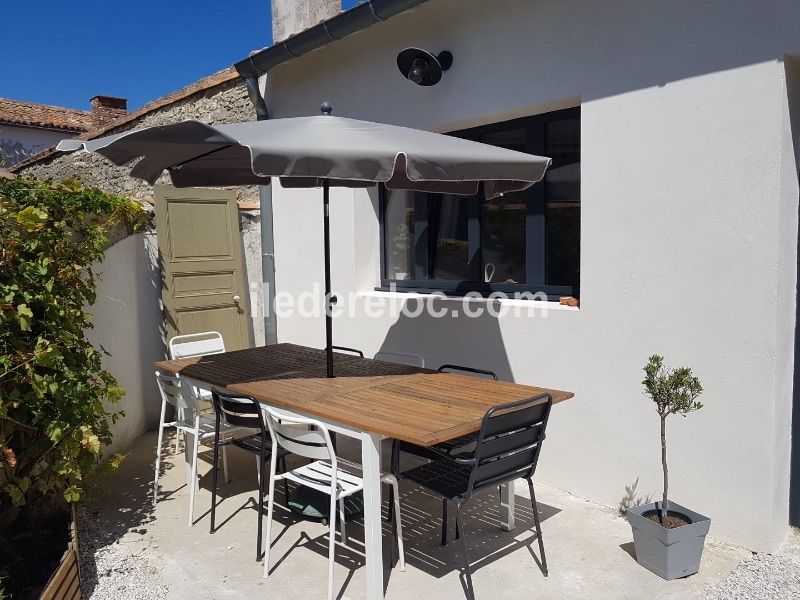 Photo 15 : TERRASSE d'une maison située à La Couarde, île de Ré.