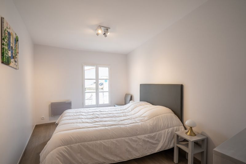 Photo 7 : CHAMBRE d'une maison située à Saint-Martin, île de Ré.