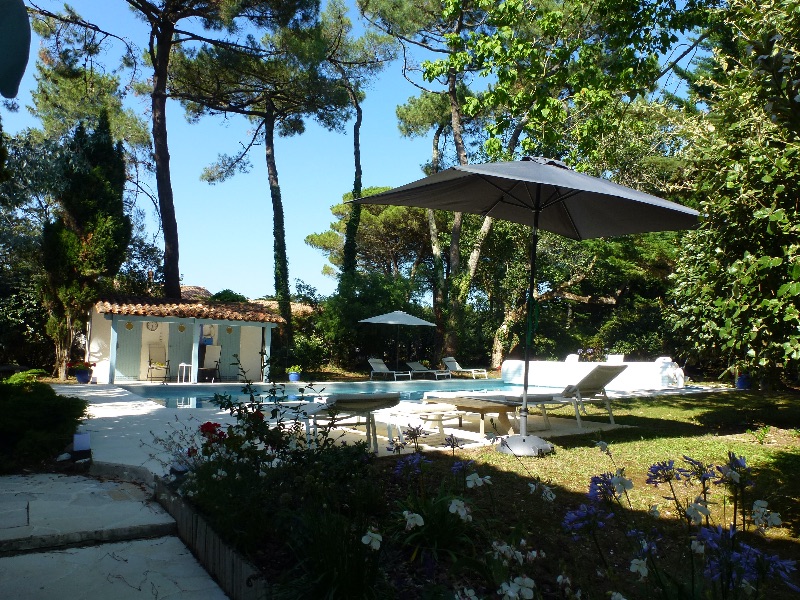 Photo 3 : EXTERIEUR d'une maison située à Sainte-Marie-de-Ré, île de Ré.