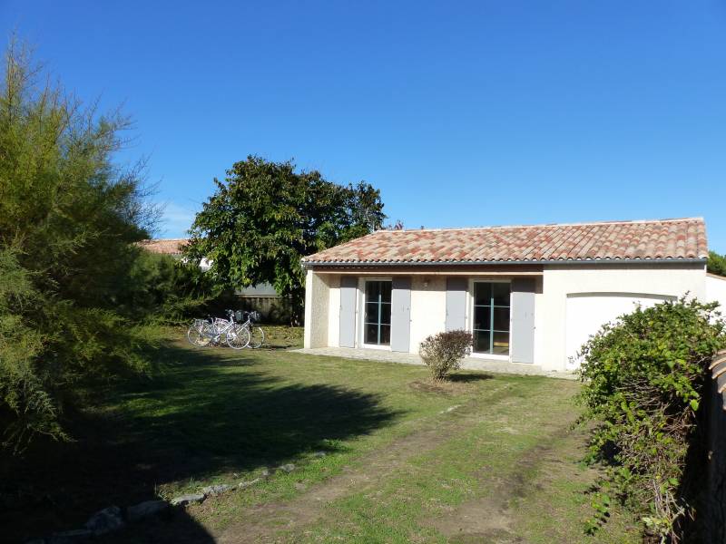 Photo 1 : EXTERIEUR d'une maison située à Ars en Ré, île de Ré.