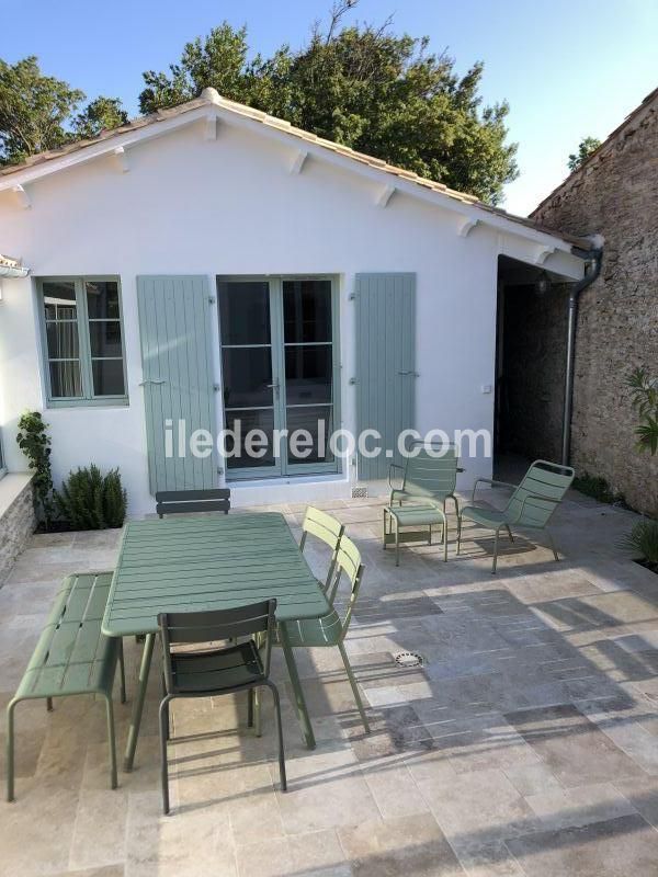 Photo 3 : PATIO d'une maison située à Les Portes-en-Ré, île de Ré.